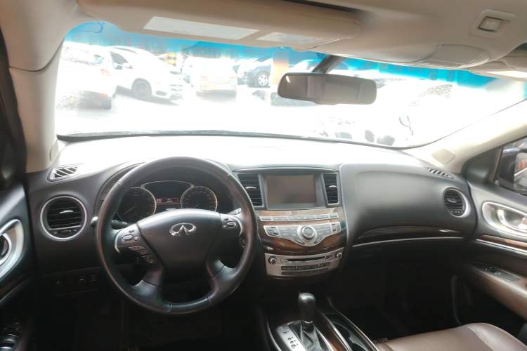 Used Infiniti JX 2013 JX35 Two-Wheel-Drive Excellence Edition Interior 2