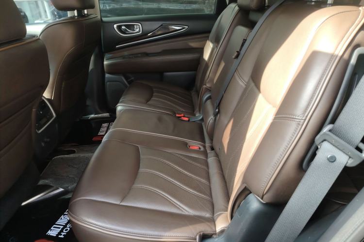 Used Infiniti JX 2013 JX35 Two-Wheel-Drive Excellence Edition Interior 4