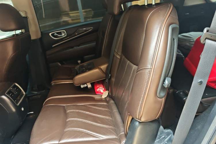 Used Infiniti JX 2013 JX35 Two-Wheel-Drive Excellence Edition Left Rear Seat