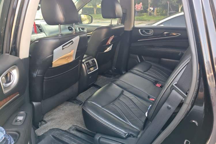 Used Infiniti JX 2013 JX35 Two-Wheel-Drive Excellence Edition Left Rear Seat
