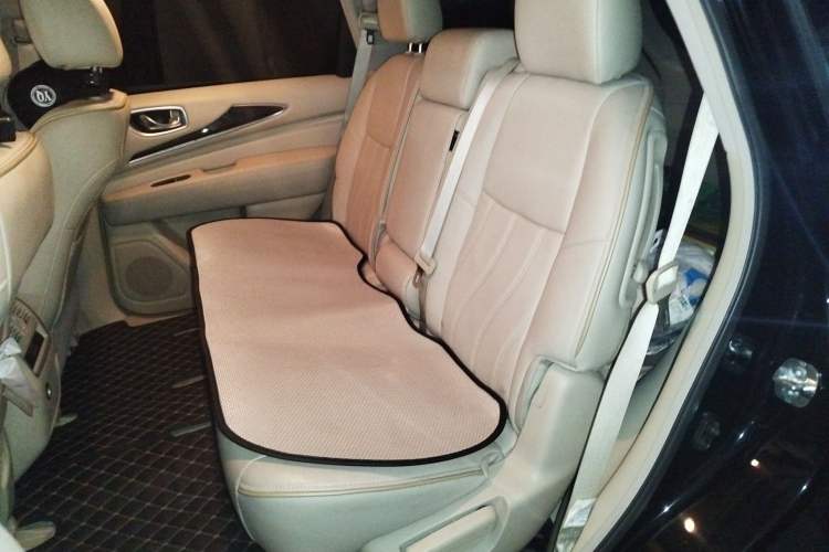 Used Infiniti JX 2013 JX35 Two-Wheel-Drive Excellence Edition Left Rear Seat