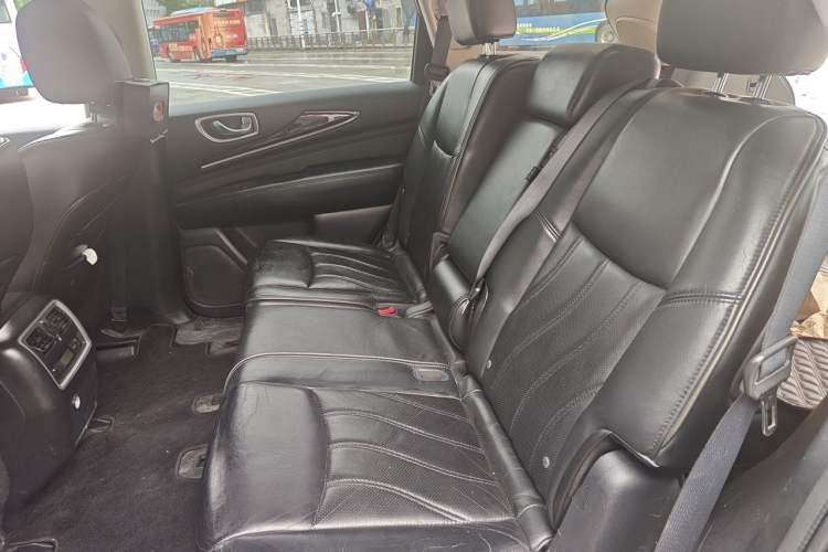 Used Infiniti JX 2013 JX35 Two-Wheel-Drive Excellence Edition Left Rear Seat