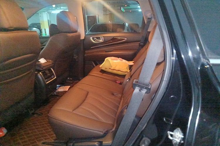 Used Infiniti JX 2013 JX35 Two-Wheel-Drive Excellence Edition Left Rear Seat