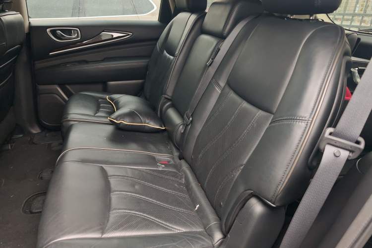 Used Infiniti JX 2013 JX35 Two-Wheel-Drive Excellence Edition Left Rear Seat