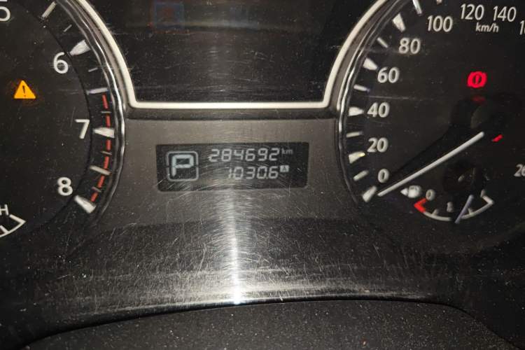 Used Infiniti JX 2013 JX35 Two-Wheel-Drive Excellence Edition Odometer Close Up