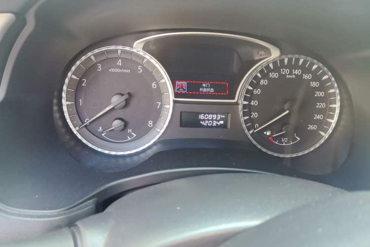 Used Infiniti JX 2013 JX35 4x4 All-Terrain Edition Odometer Close Up