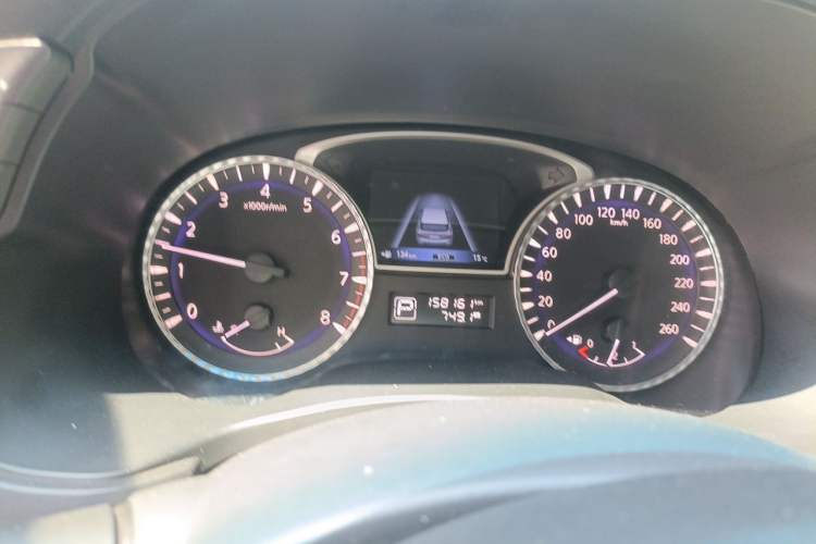 Used Infiniti JX 2013 JX35 4x4 All-Terrain Edition Odometer Close Up