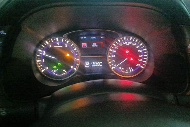 Used Infiniti JX 2013 JX35 Two-Wheel-Drive Excellence Edition Odometer Close Up