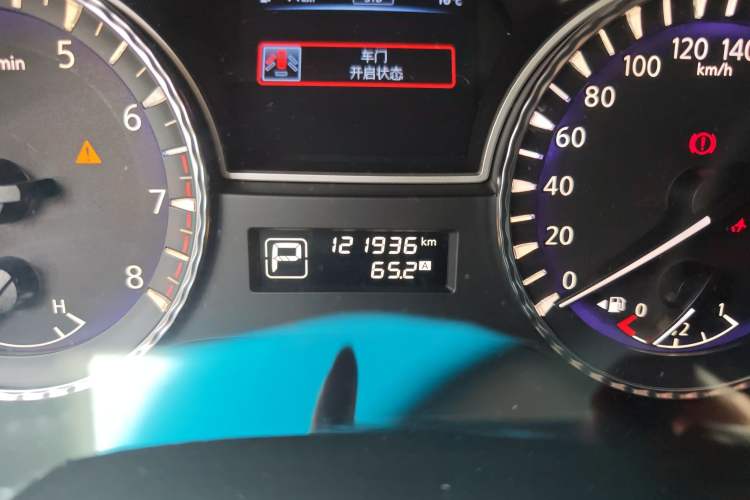 Used Infiniti JX 2013 JX35 Two-Wheel-Drive Excellence Edition Odometer Close Up
