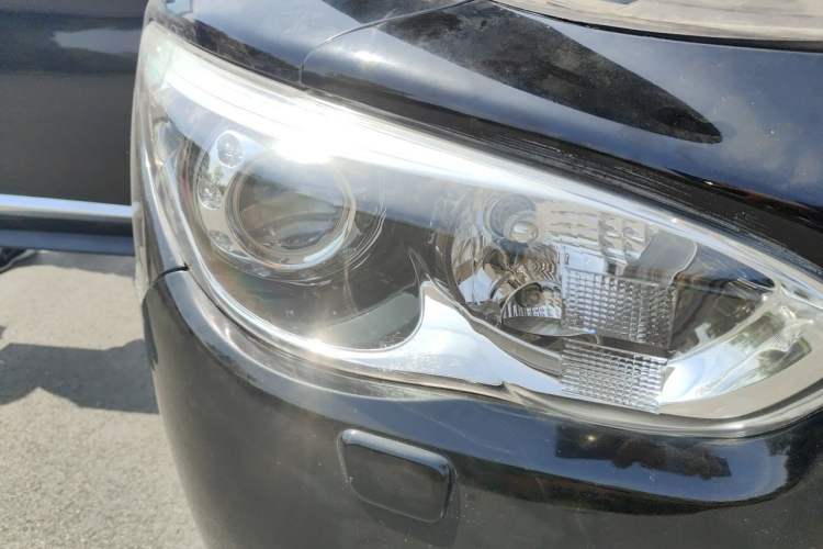 Used Infiniti JX 2013 JX35 Two-Wheel-Drive Excellence Edition Right Front Headlight
