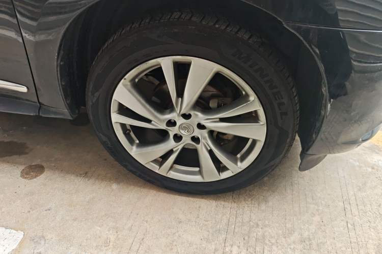 Used Infiniti JX 2013 JX35 Two-Wheel-Drive Excellence Edition Right Front Wheel Hub