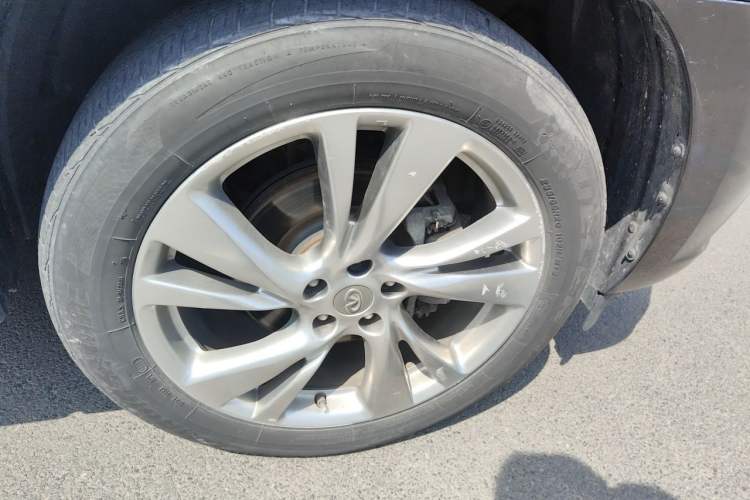 Used Infiniti JX 2013 JX35 Two-Wheel-Drive Excellence Edition Right Front Wheel Hub