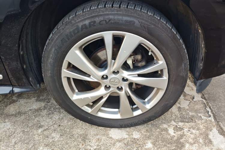 Used Infiniti JX 2013 JX35 Two-Wheel-Drive Excellence Edition Right Front Wheel Hub
