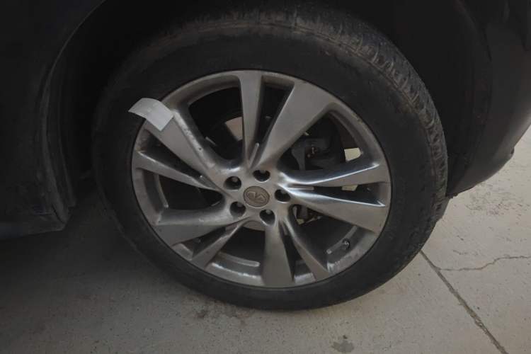 Used Infiniti JX 2013 JX35 Two-Wheel-Drive Excellence Edition Right Front Wheel Hub