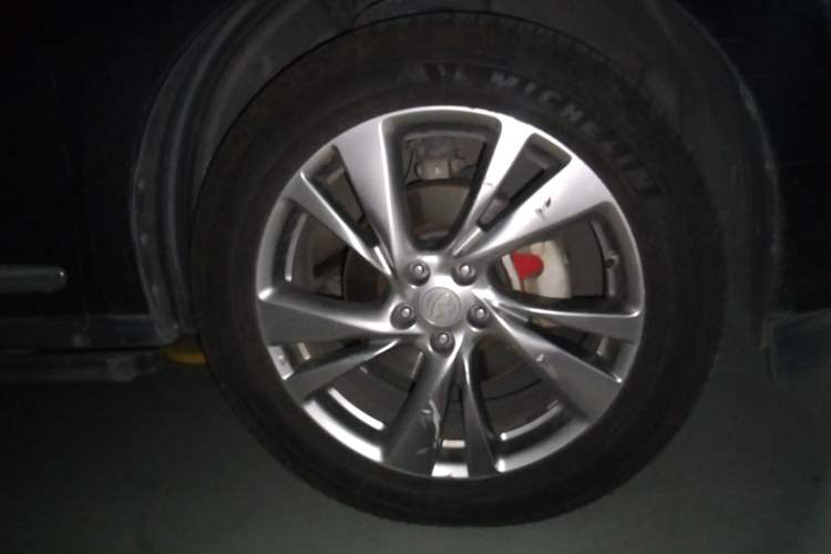 Used Infiniti JX 2013 JX35 4x4 All-Terrain Edition Right Front Wheel Hub