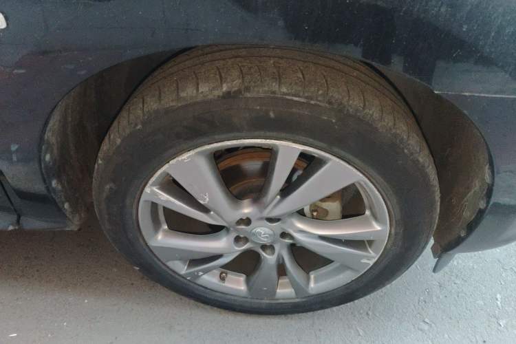 Used Infiniti JX 2013 JX35 4x4 All-Terrain Edition Right Front Wheel Hub