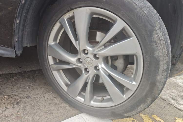 Used Infiniti JX 2013 JX35 Two-Wheel-Drive Excellence Edition Right Front Wheel Hub