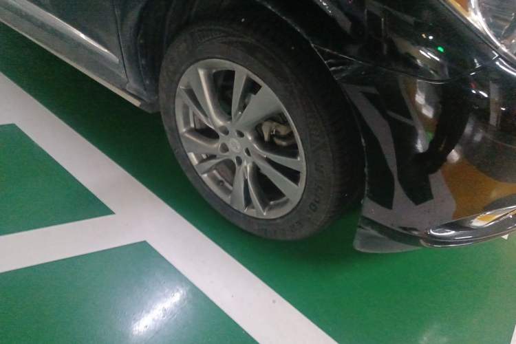 Used Infiniti JX 2013 JX35 Two-Wheel-Drive Excellence Edition Right Front Wheel Hub