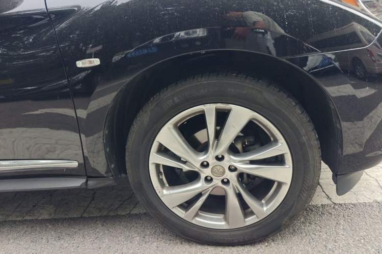 Used Infiniti JX 2013 JX35 4x4 All-Terrain Edition Right Front Wheel Hub
