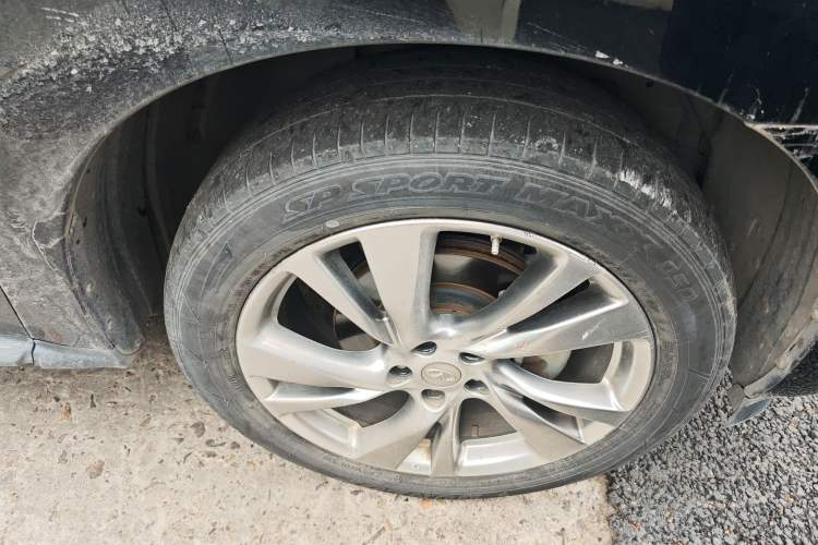 Used Infiniti JX 2013 JX35 Two-Wheel-Drive Excellence Edition Right Front Wheel Hub