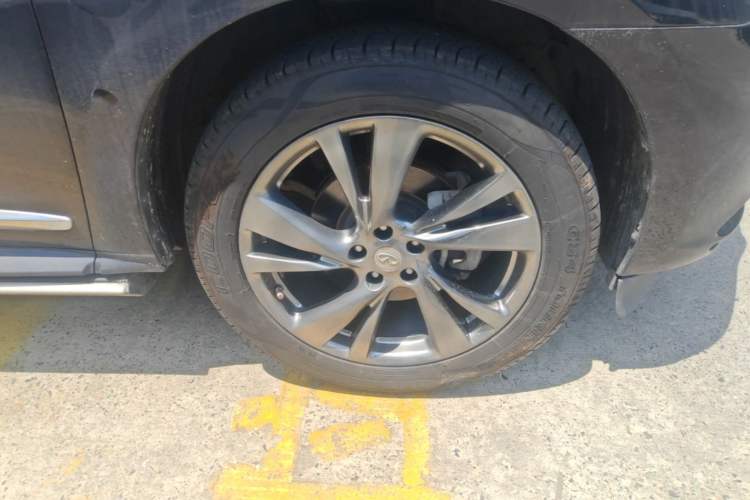 Used Infiniti JX 2013 JX35 4x4 All-Terrain Edition Right Front Wheel Hub