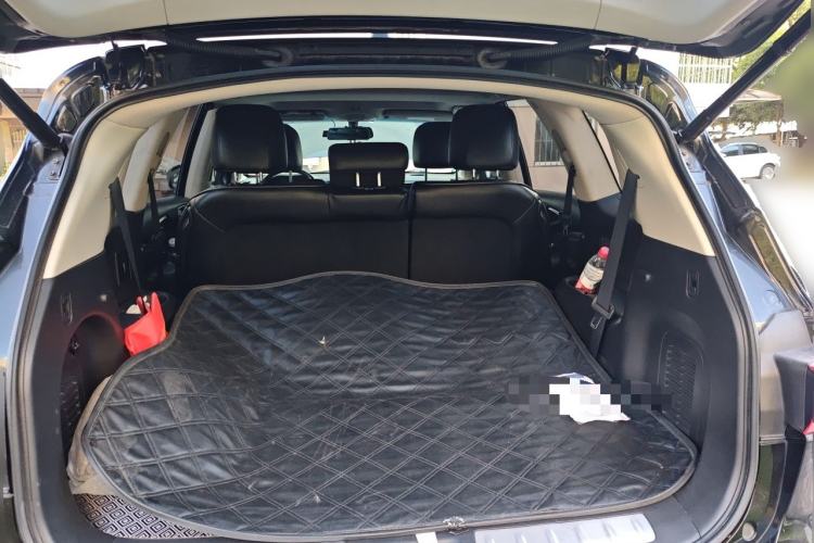 Used Infiniti JX 2013 JX35 Two-Wheel-Drive Excellence Edition Trunk