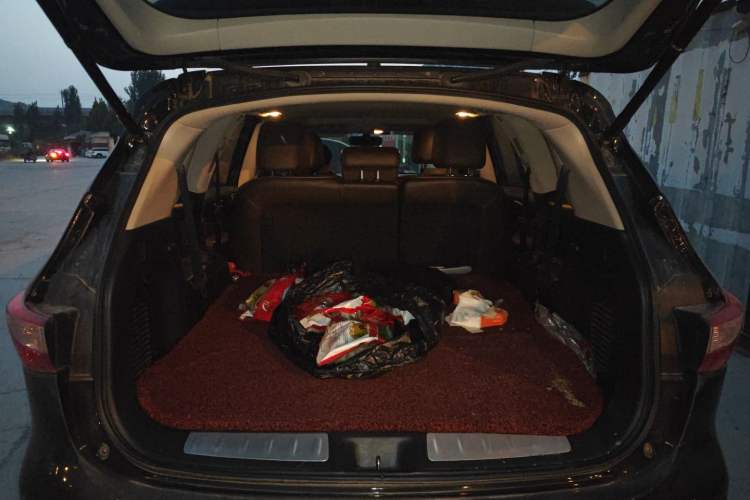Used Infiniti JX 2013 JX35 Two-Wheel-Drive Excellence Edition Trunk