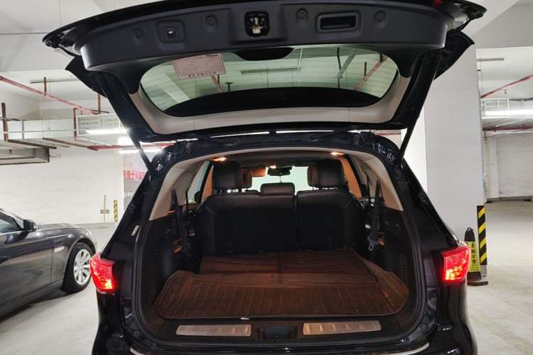 Used Infiniti JX 2013 JX35 4x4 All-Terrain Edition Trunk