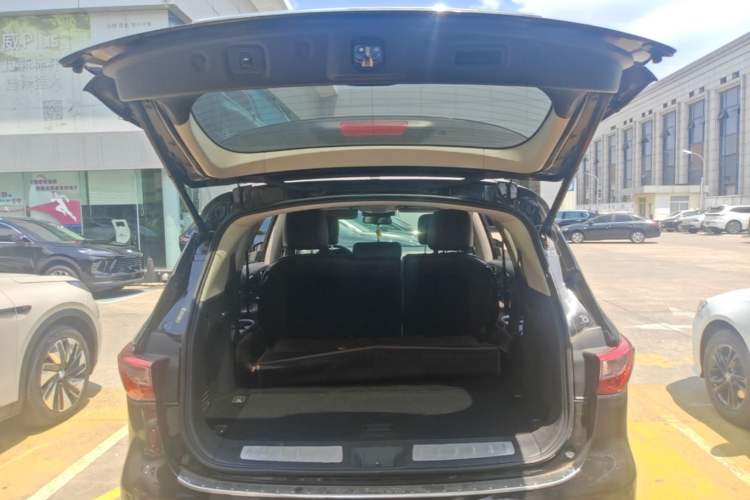 Used Infiniti JX 2013 JX35 4x4 All-Terrain Edition Trunk
