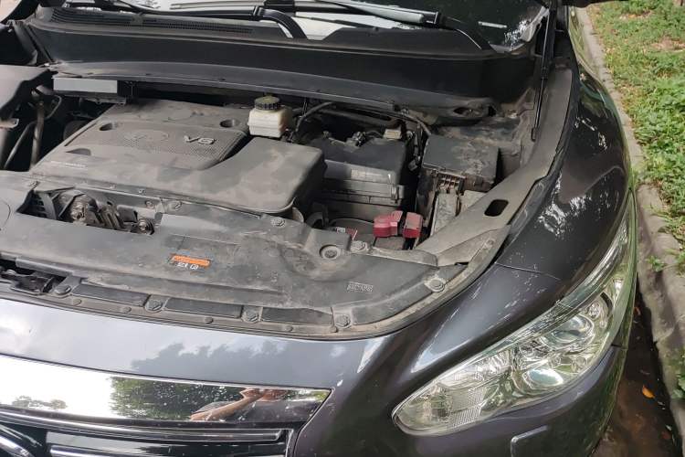 Used Infiniti JX 2013 JX35 Two-Wheel-Drive Excellence Edition Engine Bay Left