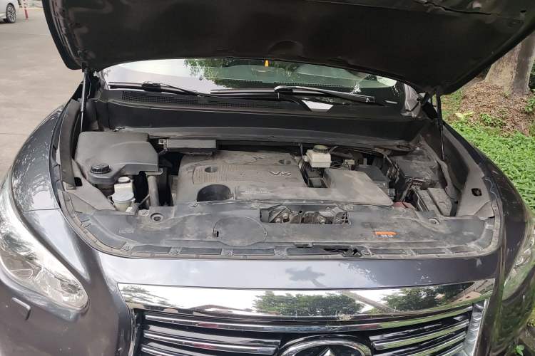 Used Infiniti JX 2013 JX35 Two-Wheel-Drive Excellence Edition Engine Bay