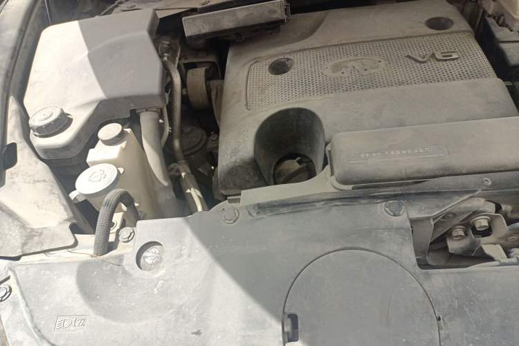 Used Infiniti JX 2013 JX35 Two-Wheel-Drive Excellence Edition Engine Bay Right