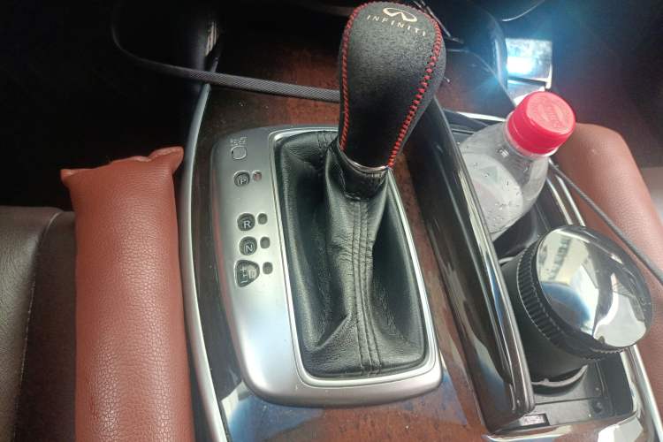 Used Infiniti JX 2013 JX35 Two-Wheel-Drive Excellence Edition Gear Lever