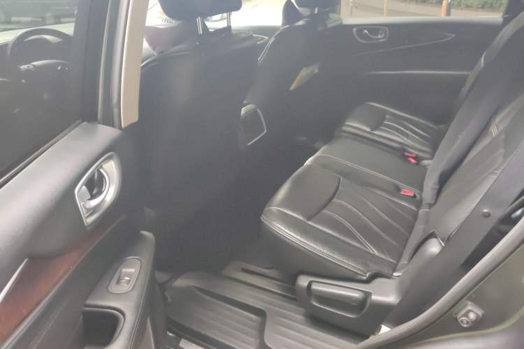 Used Infiniti JX 2013 JX35 Two-Wheel-Drive Excellence Edition Left Rear Seat
