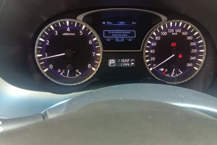 Used Infiniti JX 2013 JX35 Two-Wheel-Drive Excellence Edition Odometer Close Up
