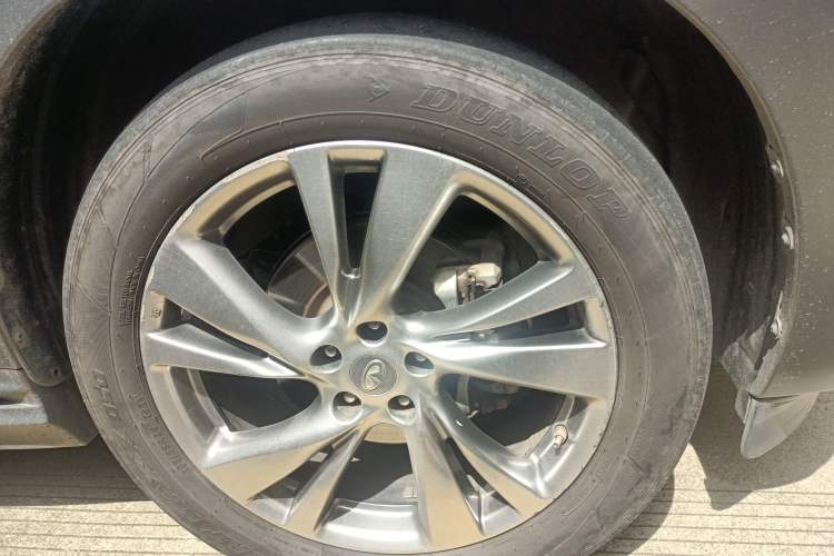Used Infiniti JX 2013 JX35 Two-Wheel-Drive Excellence Edition Right Front Wheel Hub