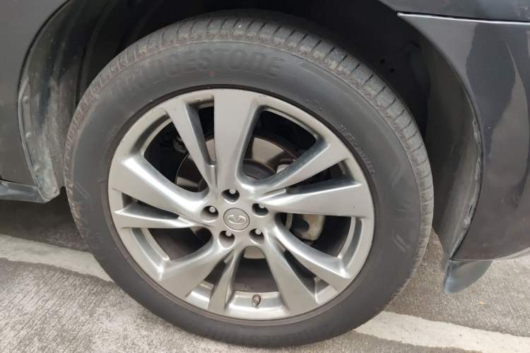 Used Infiniti JX 2013 JX35 Two-Wheel-Drive Excellence Edition Right Front Wheel Hub