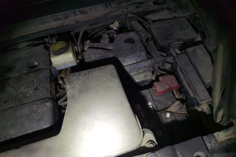 Used Infiniti JX 2013 JX35 Two-Wheel-Drive Excellence Edition Engine Bay Left