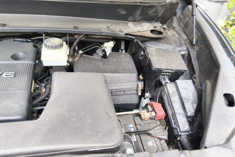 Used Infiniti JX 2013 JX35 Two-Wheel-Drive Excellence Edition Engine Bay Left