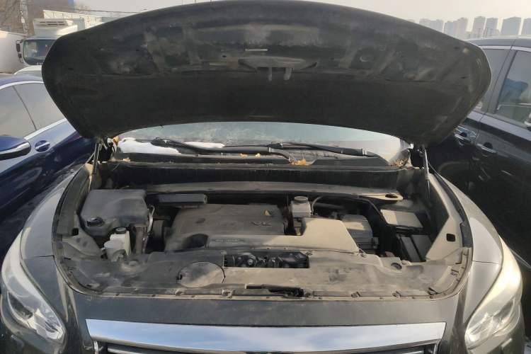 Used Infiniti JX 2013 JX35 Two-Wheel-Drive Excellence Edition Engine Bay