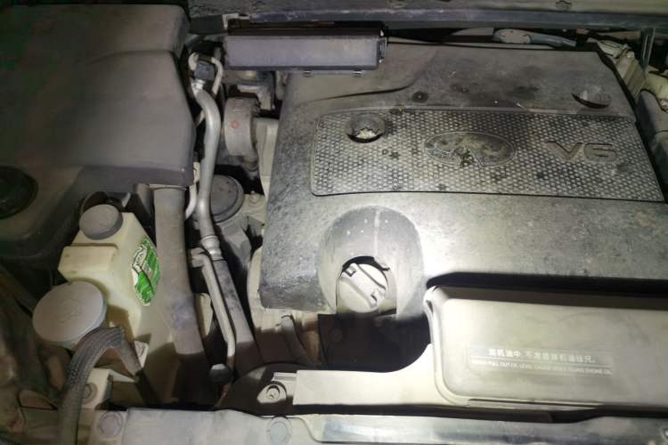Used Infiniti JX 2013 JX35 Two-Wheel-Drive Excellence Edition Engine Bay Right