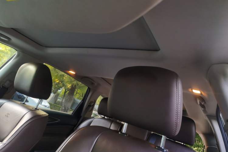 Used Infiniti JX 2013 JX35 Two-Wheel-Drive Excellence Edition Headliner