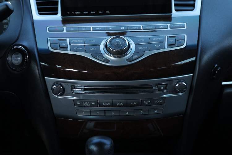 Used Infiniti JX 2013 JX35 Two-Wheel-Drive Excellence Edition Interior 4