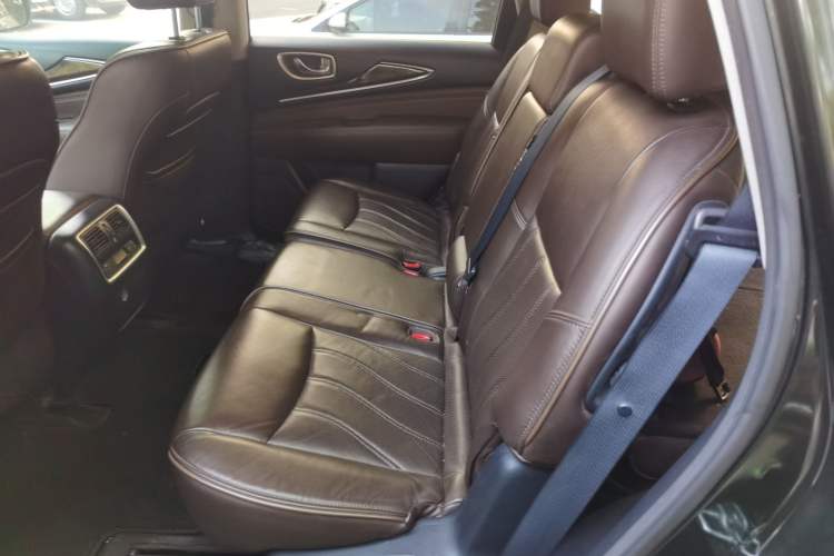 Used Infiniti JX 2013 JX35 Two-Wheel-Drive Excellence Edition Left Rear Seat