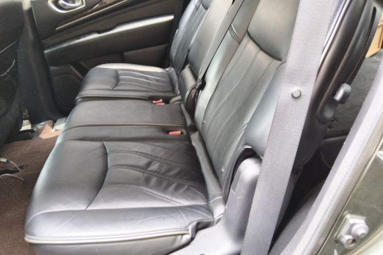 Used Infiniti JX 2013 JX35 Two-Wheel-Drive Excellence Edition Left Rear Seat