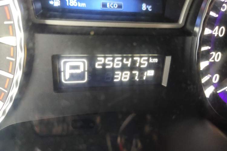 Used Infiniti JX 2013 JX35 4x4 All-Terrain Edition Odometer Close Up