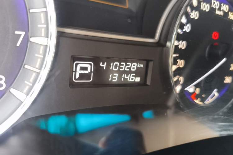 Used Infiniti JX 2013 JX35 Two-Wheel-Drive Excellence Edition Odometer Close Up