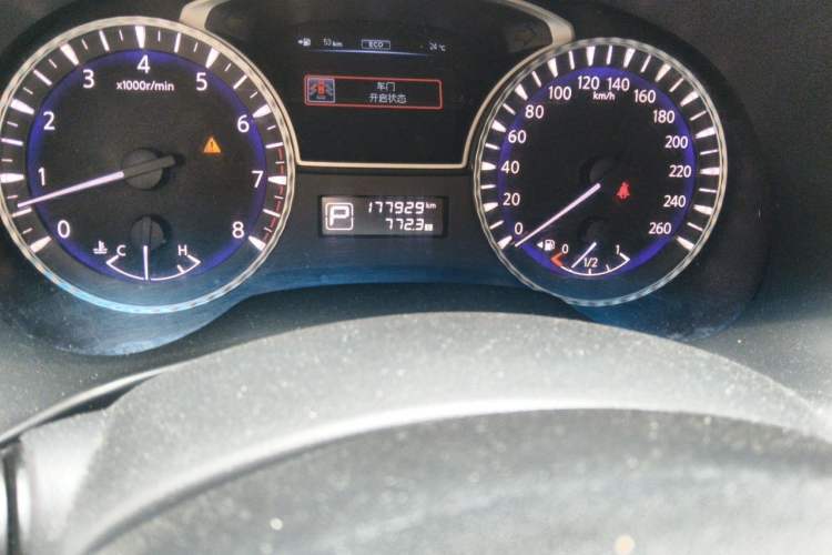 Used Infiniti JX 2013 JX35 Two-Wheel-Drive Excellence Edition Odometer Close Up