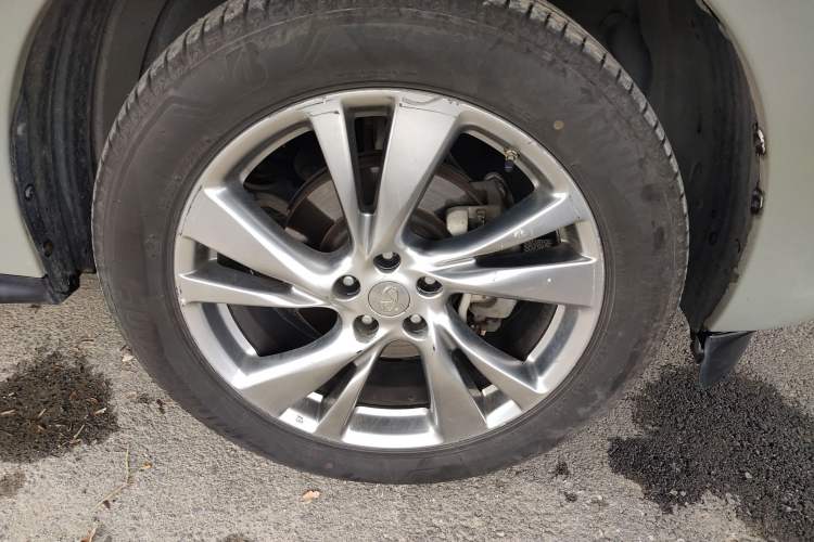 Used Infiniti JX 2013 JX35 4x4 All-Terrain Edition Right Front Wheel Hub