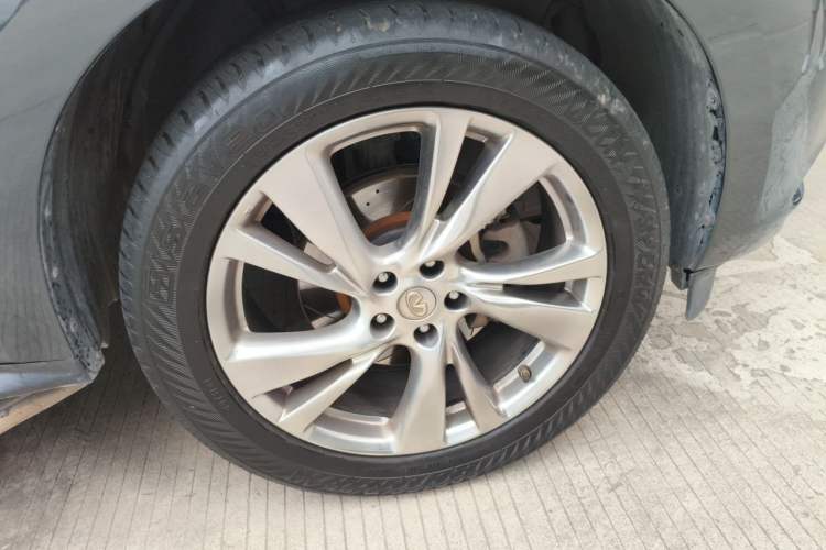 Used Infiniti JX 2013 JX35 Two-Wheel-Drive Excellence Edition Right Front Wheel Hub